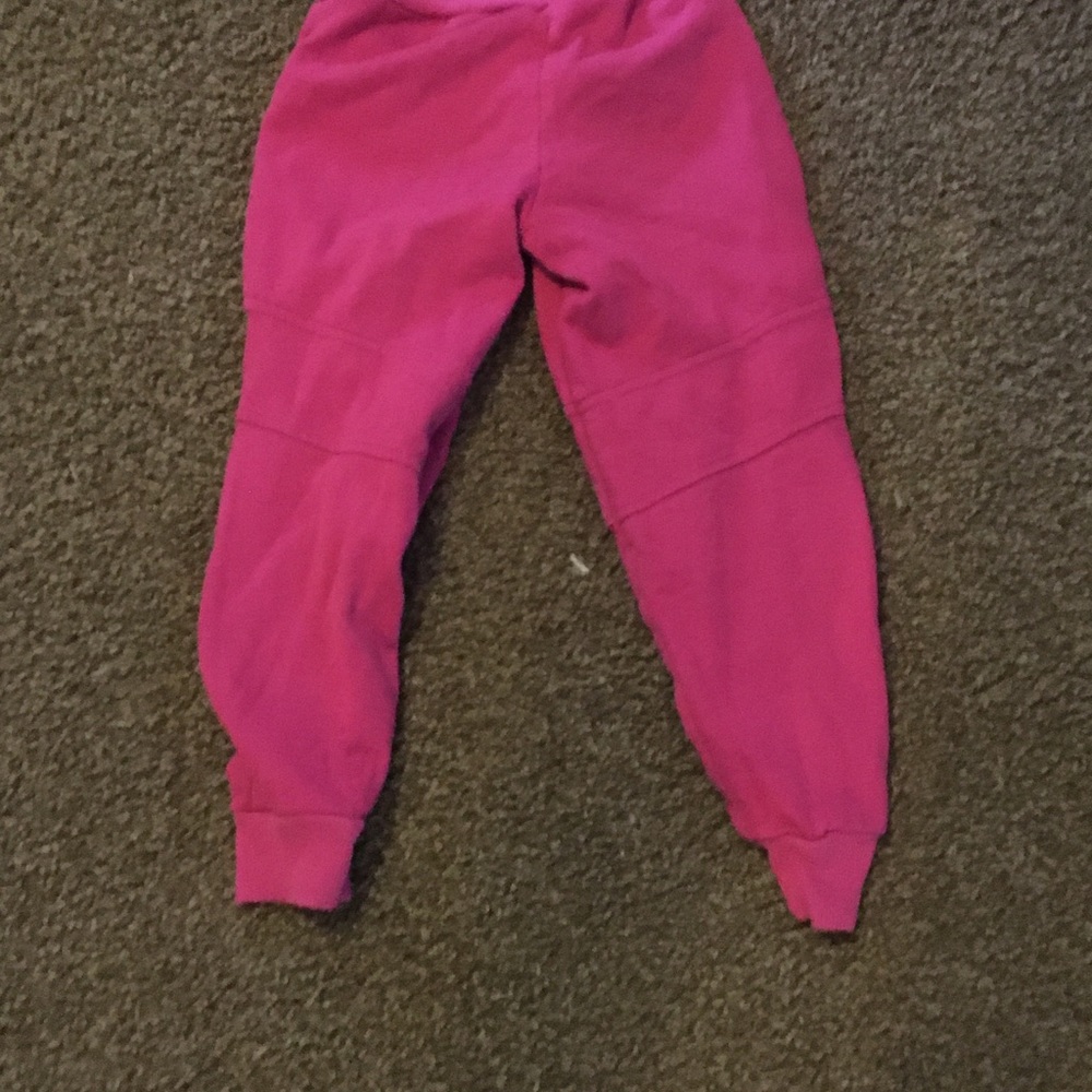 Clothes - Picture 7 of 16